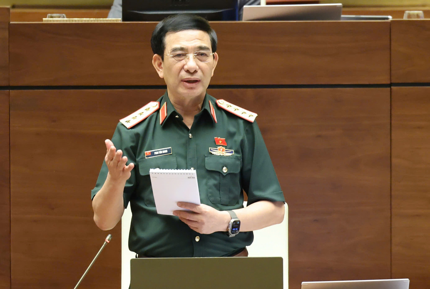 Đại tướng Phan Văn Giang, Bộ trưởng Quốc phòng tại phiên họp. Ảnh: Như Ý
