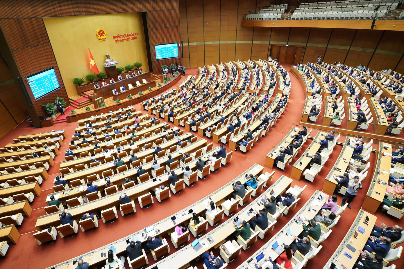 Nhiều quyết sách lịch sử được Quốc hội thông qua trong ‘kỳ họp lịch sử’