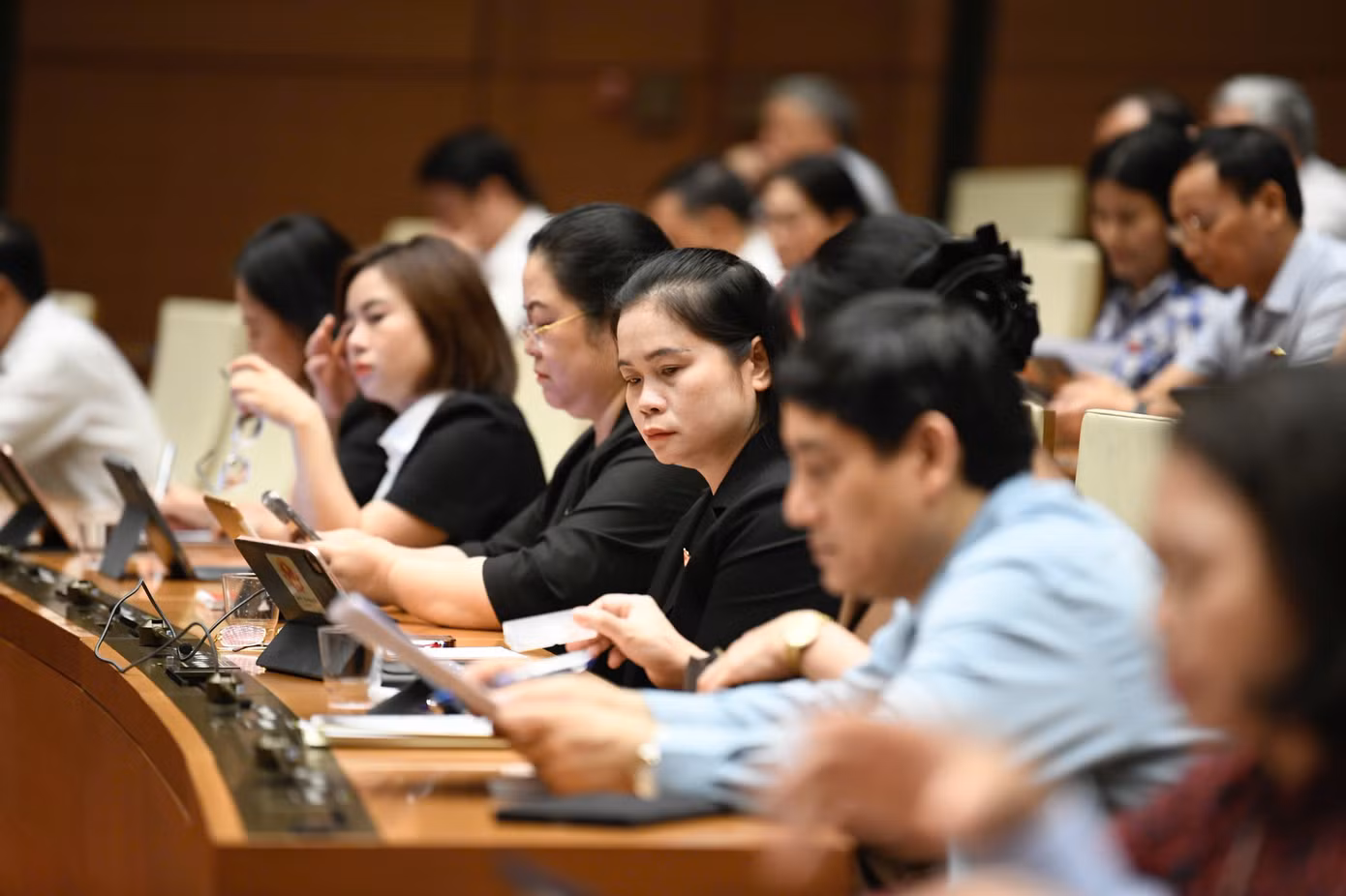 Các đại biểu Quốc hội tại phiên chất vấn. Ảnh: Như Ý
