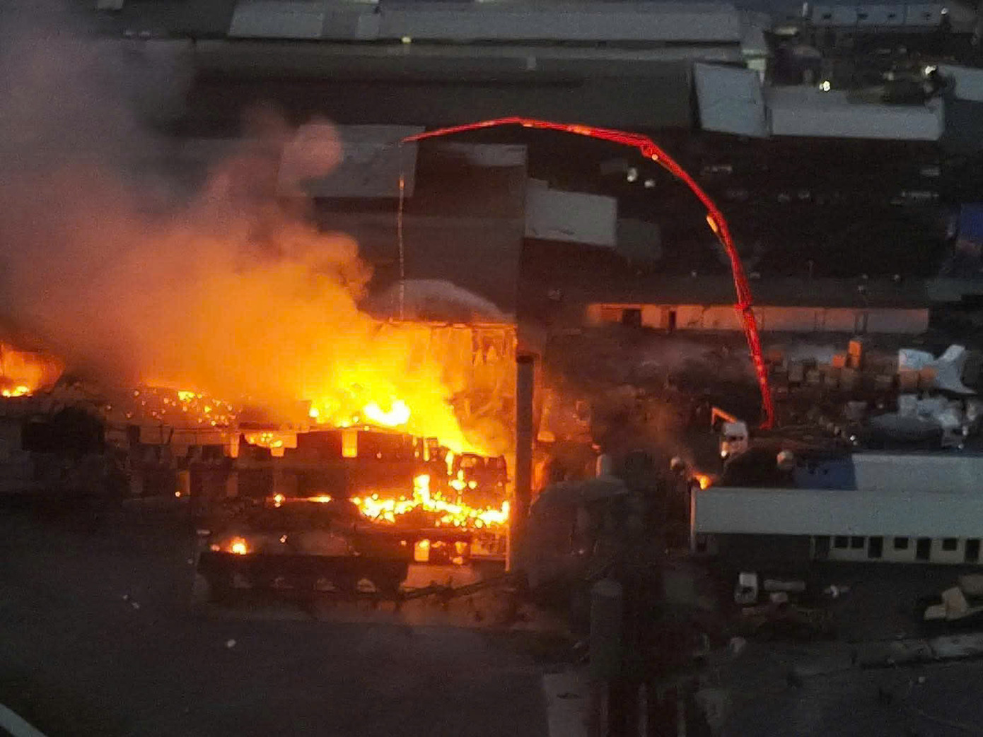 Hiện trường vụ cháy xưởng phế liệu tại thôn Ao, xã Minh Hải, huyện Văn Lâm, tỉnh Hưng Yên