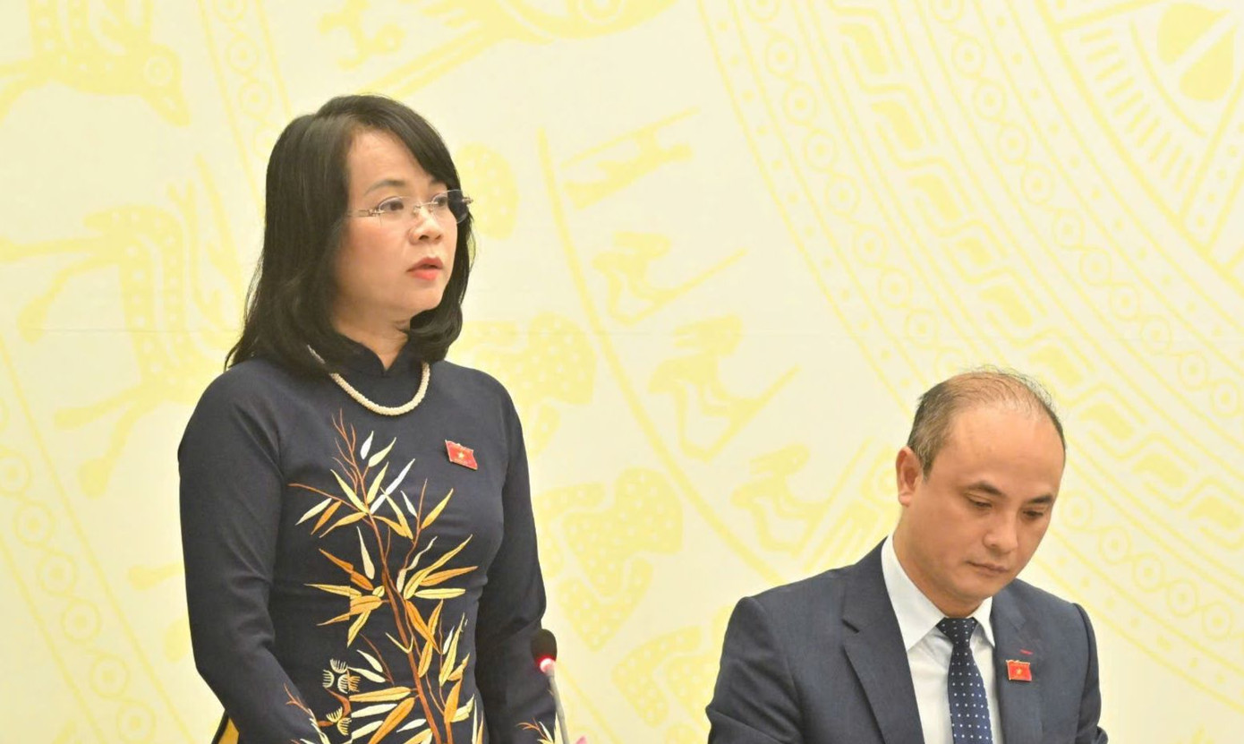 Bà Phạm Thị Hồng Yến trả lời tại họp báo. Ảnh: Như Ý