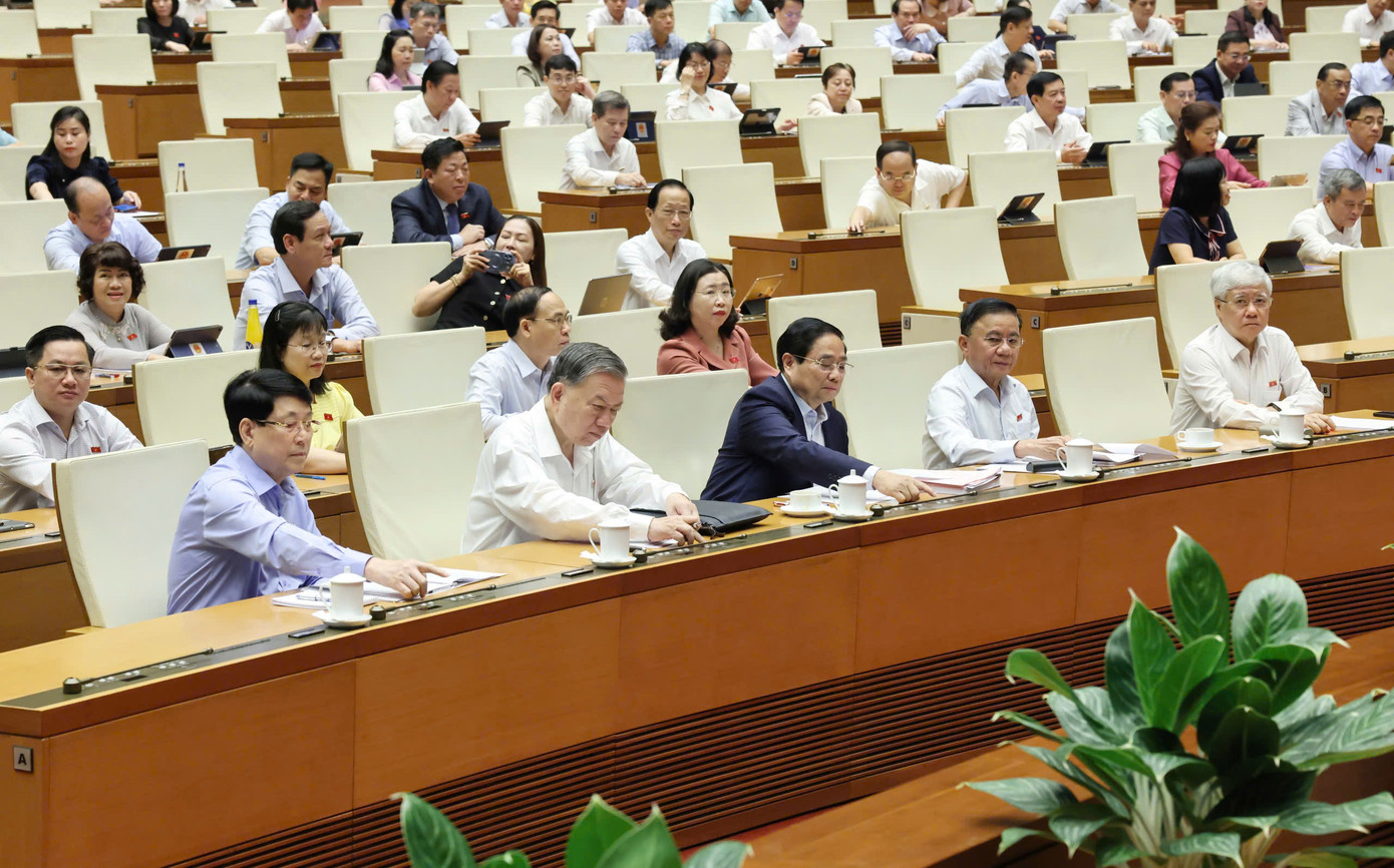 Lãnh đạo Đảng, Nhà nước và các đại biểu Quốc hội tại phiên họp sáng 16/6. Ảnh: Như Ý.