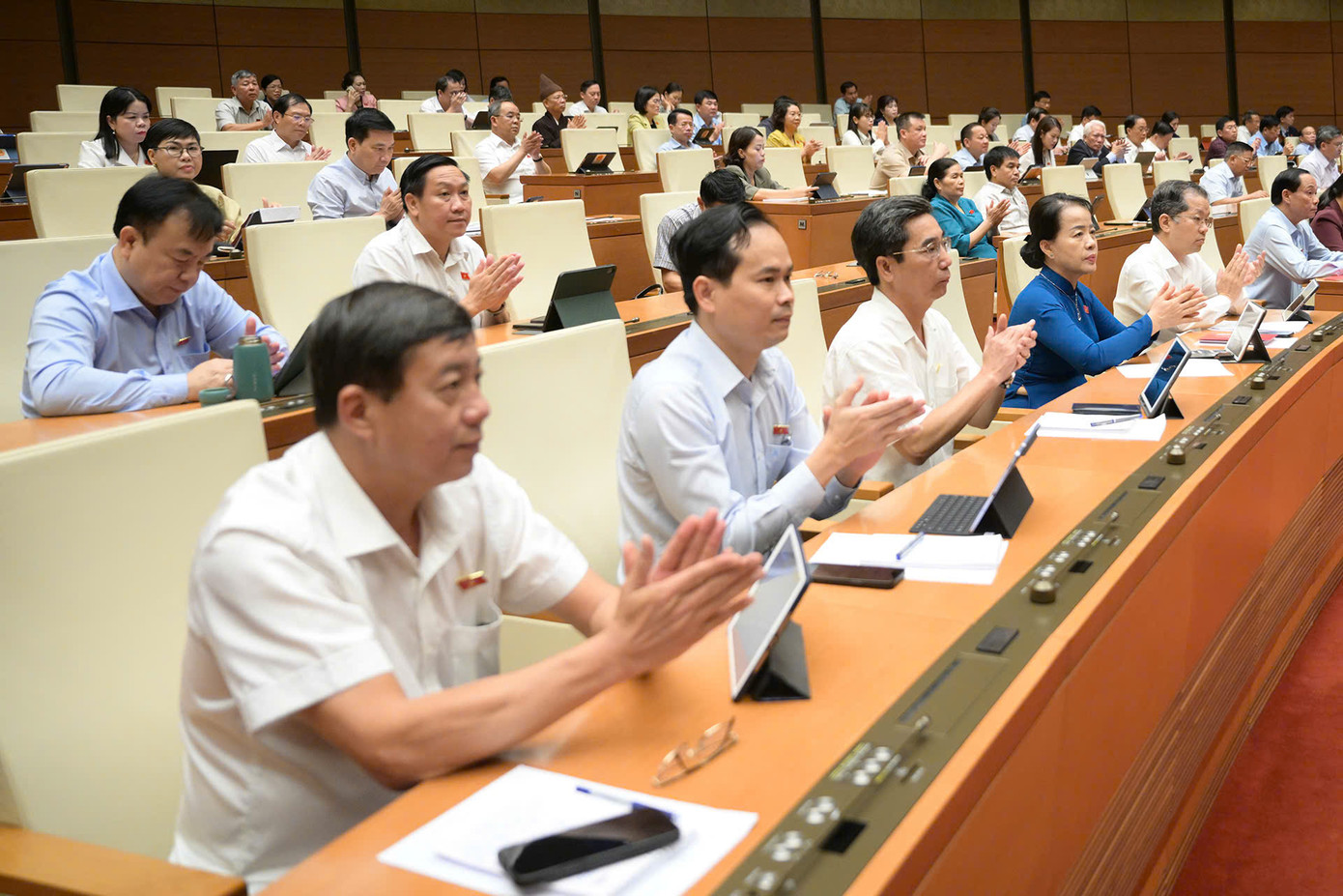 Các đại biểu Quốc hội tại phiên họp ngày 25/6. Ảnh: Như Ý