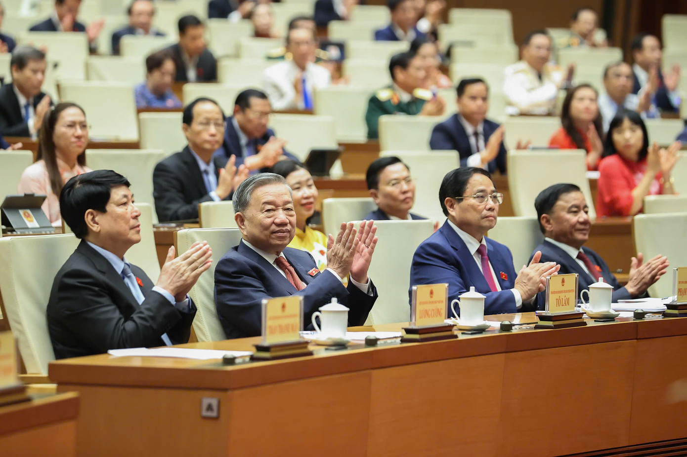 Lãnh đạo Đảng, Nhà nước tại phiên bế mạc kỳ họp. Ảnh: Như Ý