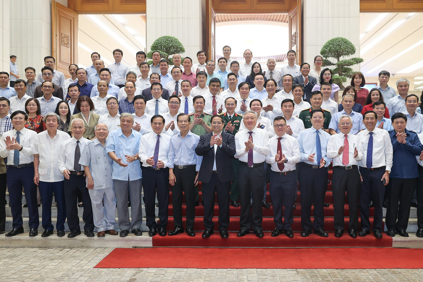 Thủ tướng và lãnh đạo, nguyên lãnh đạo các cơ quan báo chí. Ảnh: VGP Thủ tướng và lãnh đạo, nguyên lãnh đạo các cơ quan báo chí. Ảnh: VGP
