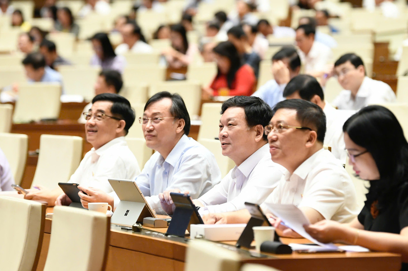 Hôm nay, Quốc hội sẽ biểu quyết thông qua Luật Cán bộ, công chức sửa đổi. Ảnh: Như Ý