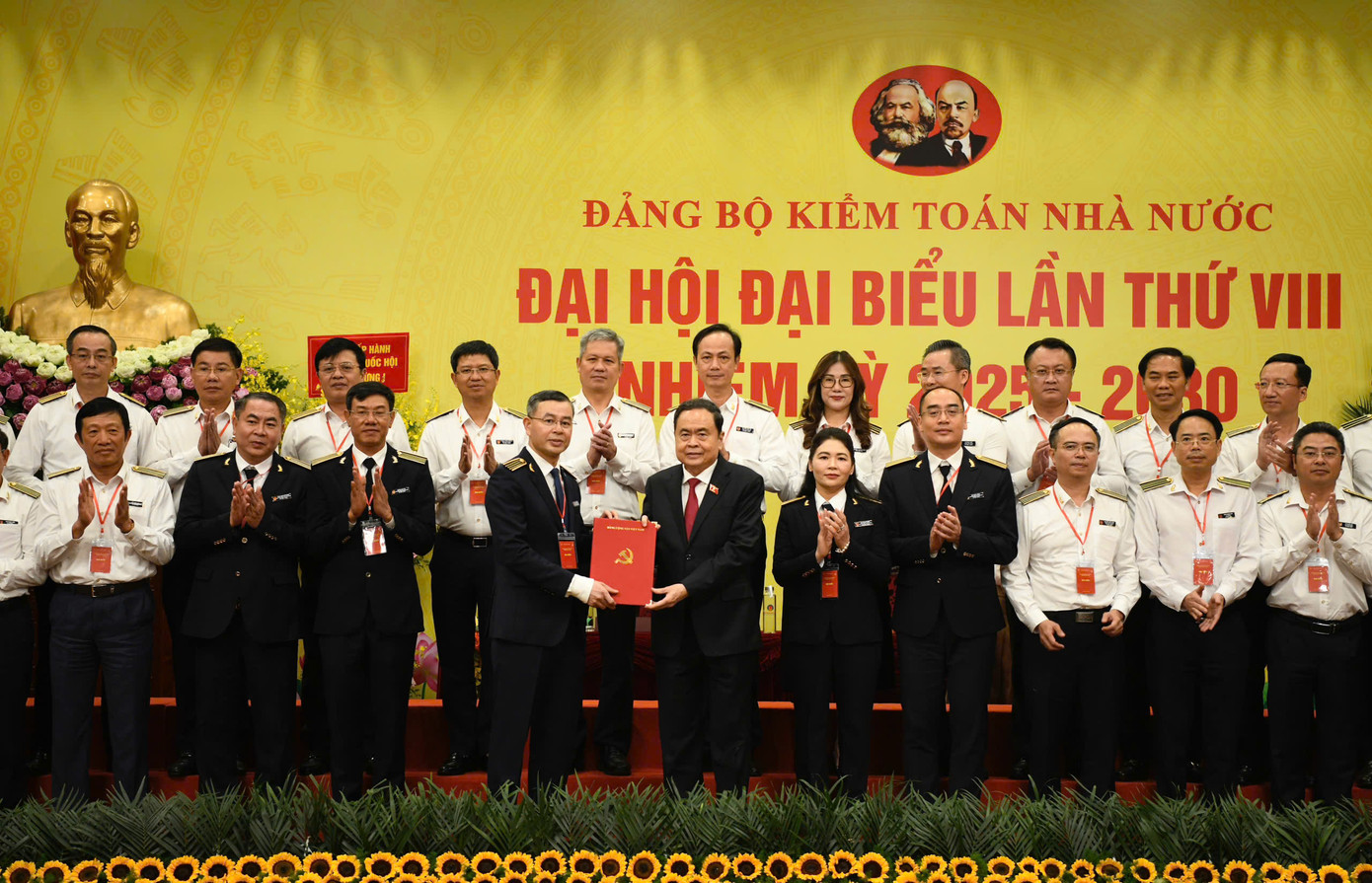 Chủ tịch Quốc hội và Ban Chấp hành Đảng bộ Kiểm toán Nhà nước. Ảnh: Như Ý Chủ tịch Quốc hội và Ban Chấp hành Đảng bộ Kiểm toán Nhà nước. Ảnh: Như Ý