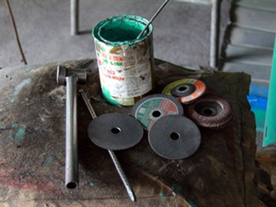Dụng cụ cắt tai mài vỏ bình gas tại Cty Điện Quang.