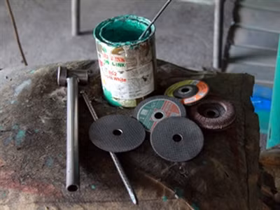 Dụng cụ cắt tai mài vỏ bình gas tại Cty Điện Quang.