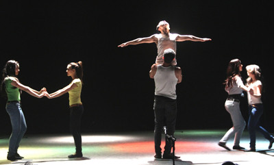  Theo nhiều chuyên gia pháp luật, việc xử phạt kết hôn đồng giới vừa bất khả thi, vừa vi phạm quyền con người (Trong ảnh: Kịch đồng tính nữ “Được là chính mình” của đạo diễn Bùi Như Lai. Ảnh: Toan Toan