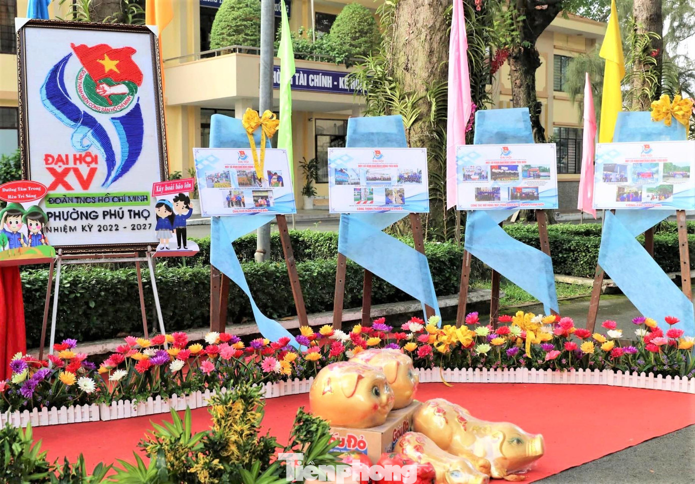 Trang trí bên ngoài hội trường tổ chức Đại hội tại Thành Đoàn Thủ Dầu Một Trang trí bên ngoài hội trường tổ chức Đại hội tại Thành Đoàn Thủ Dầu Một