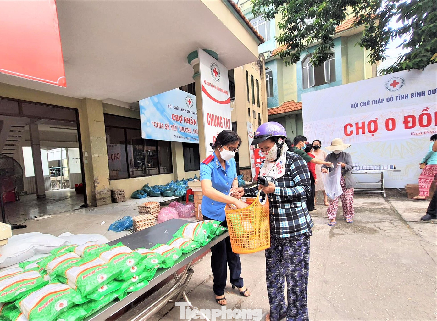 Chợ 0 đồng có đầy đủ các loại mặt hàng thiết yếu Chợ 0 đồng có đầy đủ các loại mặt hàng thiết yếu