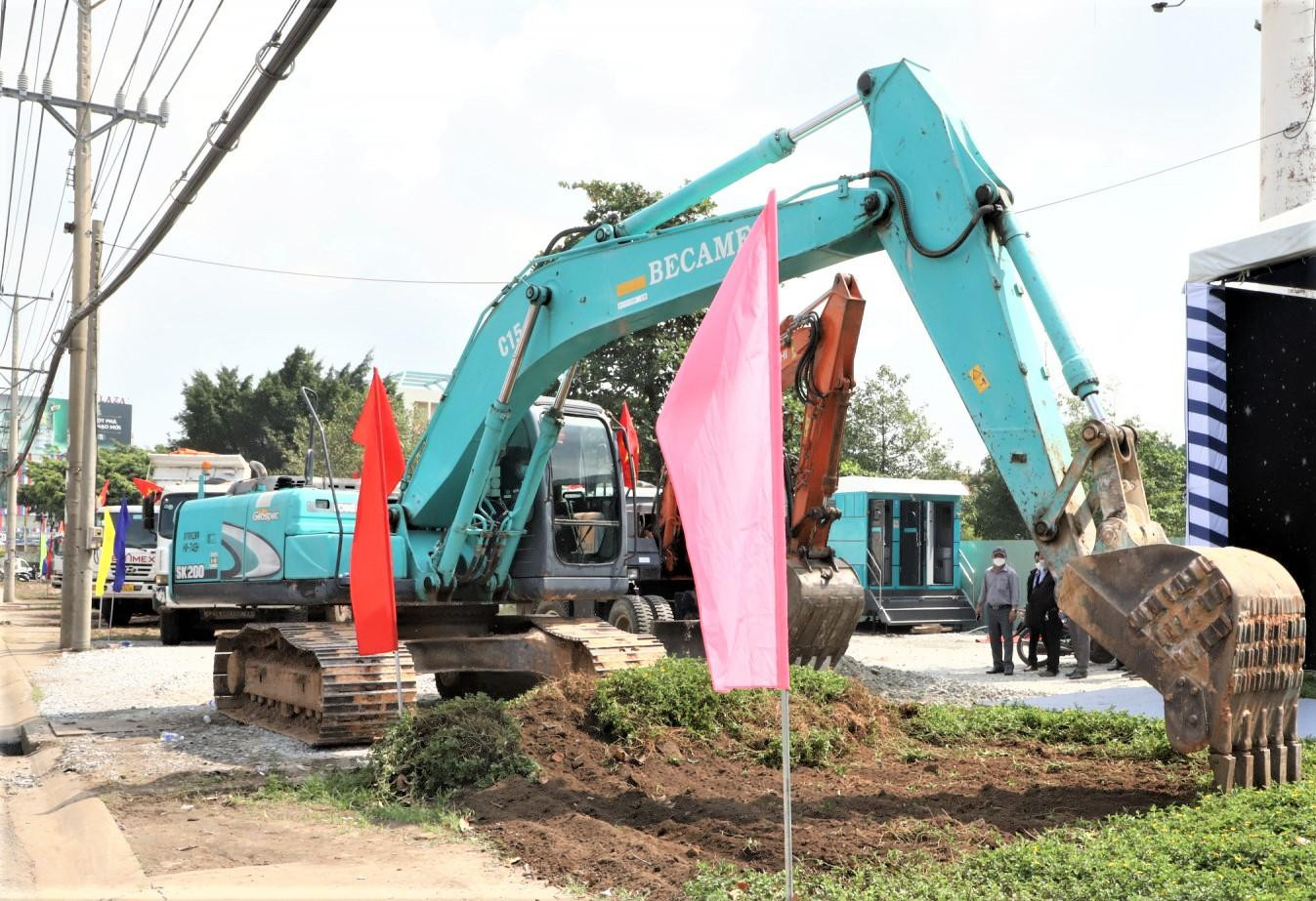 Bình Dương chính thức khởi công dự án mở rộng Quốc lộ 13 thêm 2 làn xe