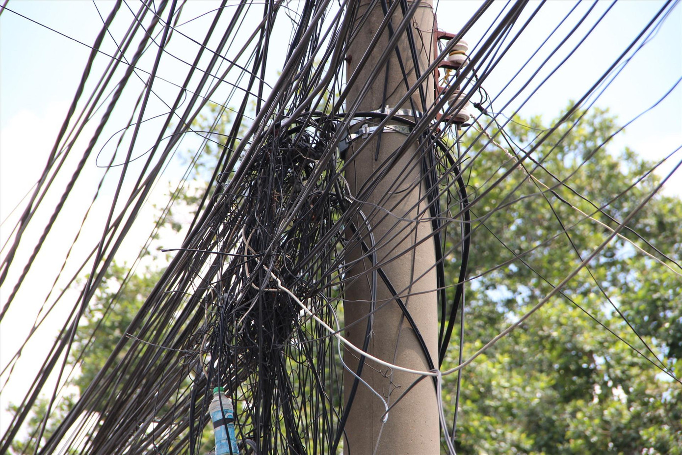 Dây cáp đu bám trụ điện ở Bình Dương Dây cáp đu bám trụ điện ở Bình Dương