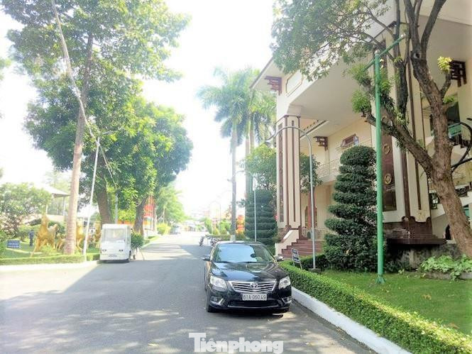 Trước đó sau khi mượn đất công viên, doanh nghiệp xây dựng các công trình phục vụ hội nghị, tiệc cưới Trước đó sau khi mượn đất công viên, doanh nghiệp xây dựng các công trình phục vụ hội nghị, tiệc cưới