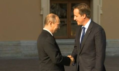 Bắt tay Thủ tướng Anh David Cameron