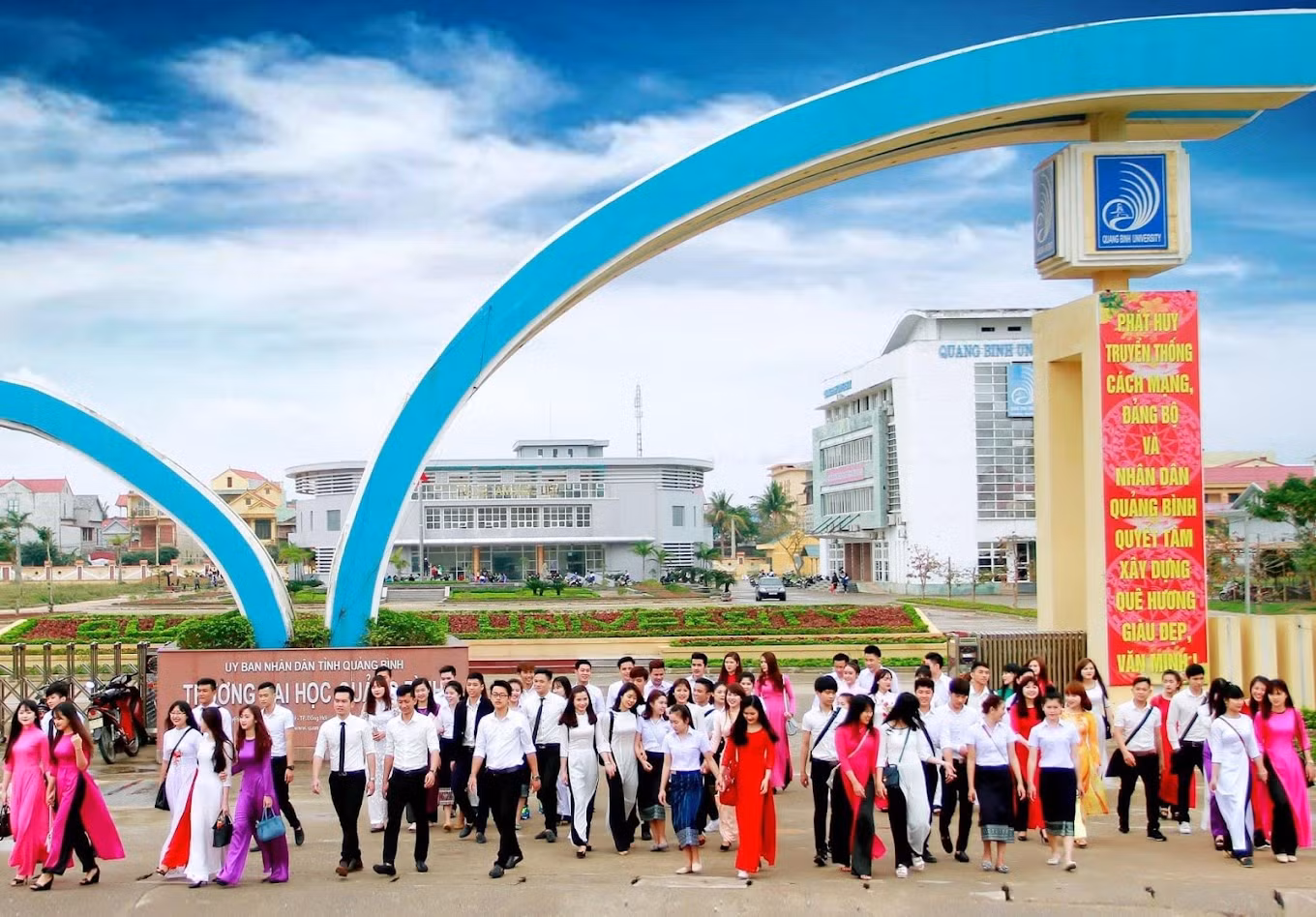 Trường đại học Quảng Bình trong ngày khai giảng năm học mới