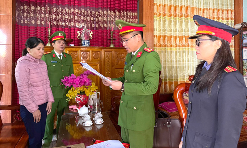 Cơ quan chức năng tống đạt các quyết định đối với Dương Thị Thiếu