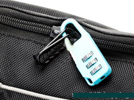 Chiếc khóa vali không đảm bảo được sự an toàn cho hành lý. Chiếc khóa vali không đảm bảo được sự an toàn cho hành lý