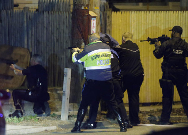 Tiến sát nơi nghi phạm ẩn nấp. Tiến sát nơi nghi phạm ẩn nấp