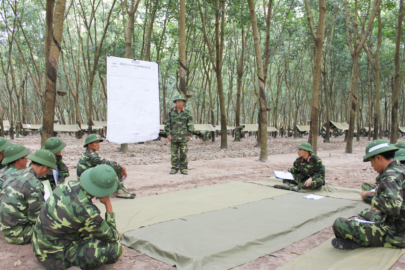 Phổ biến kế hoạch chiến đấu. Ảnh: NDH