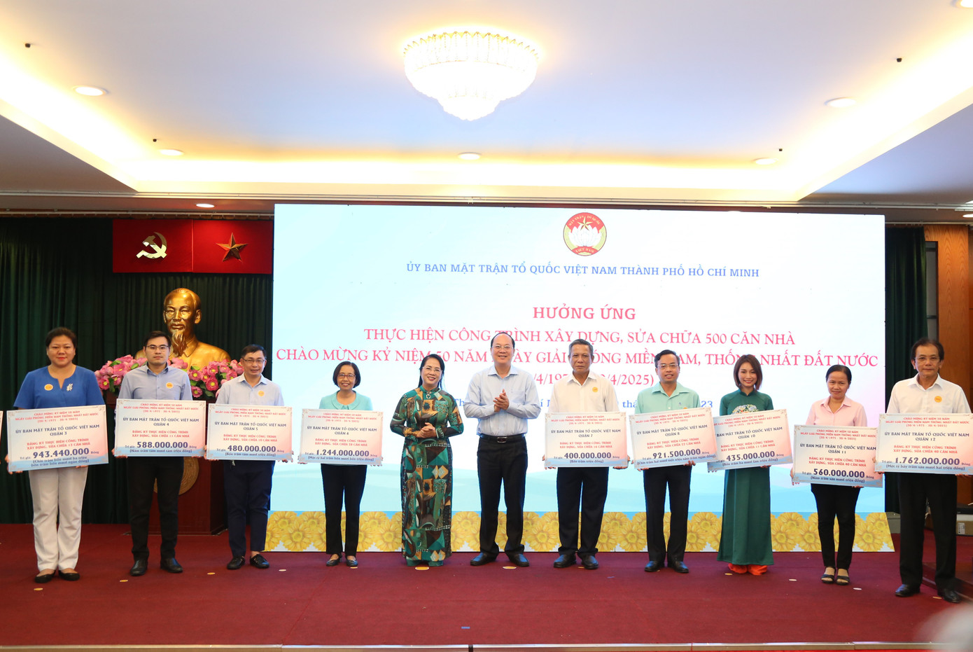 Lãnh đạo TPHCM tiếp nhận nguồn lực ủng hộ thực hiện công trình xây dựng, sửa chữa 500 căn nhà chào mừng kỷ niệm 50 năm ngày Giải phóng miền Nam, thống nhất đất nước (30/4/1975 - 30/4/2025).