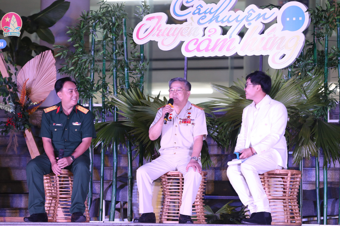 Đại tá Đặng Thọ Truật chia sẻ kỷ niệm những năm kháng chiến oanh liệt. Ảnh: Ngô Tùng Đại tá Đặng Thọ Truật chia sẻ kỷ niệm những năm kháng chiến oanh liệt. Ảnh: Ngô Tùng