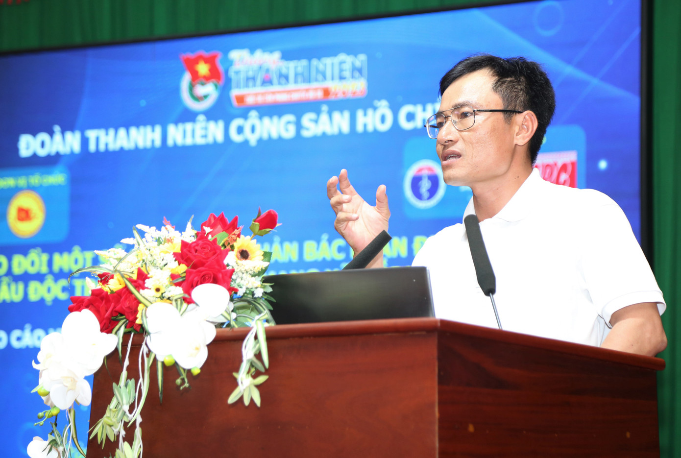 Nhà báo Thế Anh chia sẻ một số biện pháp hữu hiệu đấu tranh với thế lực thù địch trên không gian mạng. Nhà báo Thế Anh chia sẻ một số biện pháp hữu hiệu đấu tranh với thế lực thù địch trên không gian mạng.