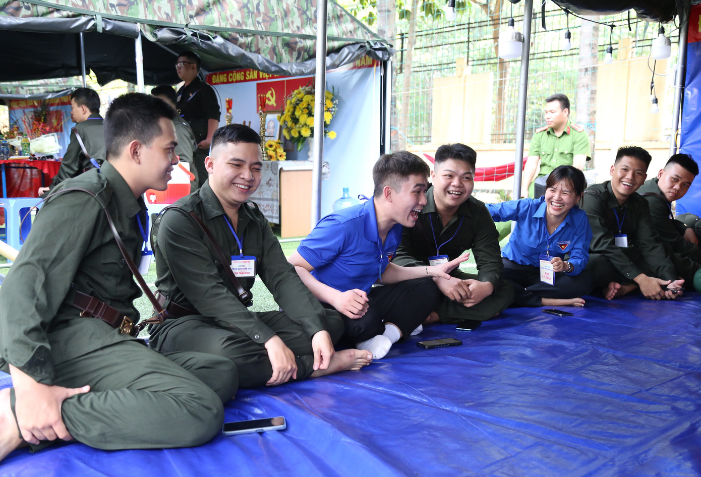 Tại hội trại, các cơ sở Đoàn tổ chức các hoạt động hoạt náo, sân chơi tạo khí thế vui nhộn, thân tình.