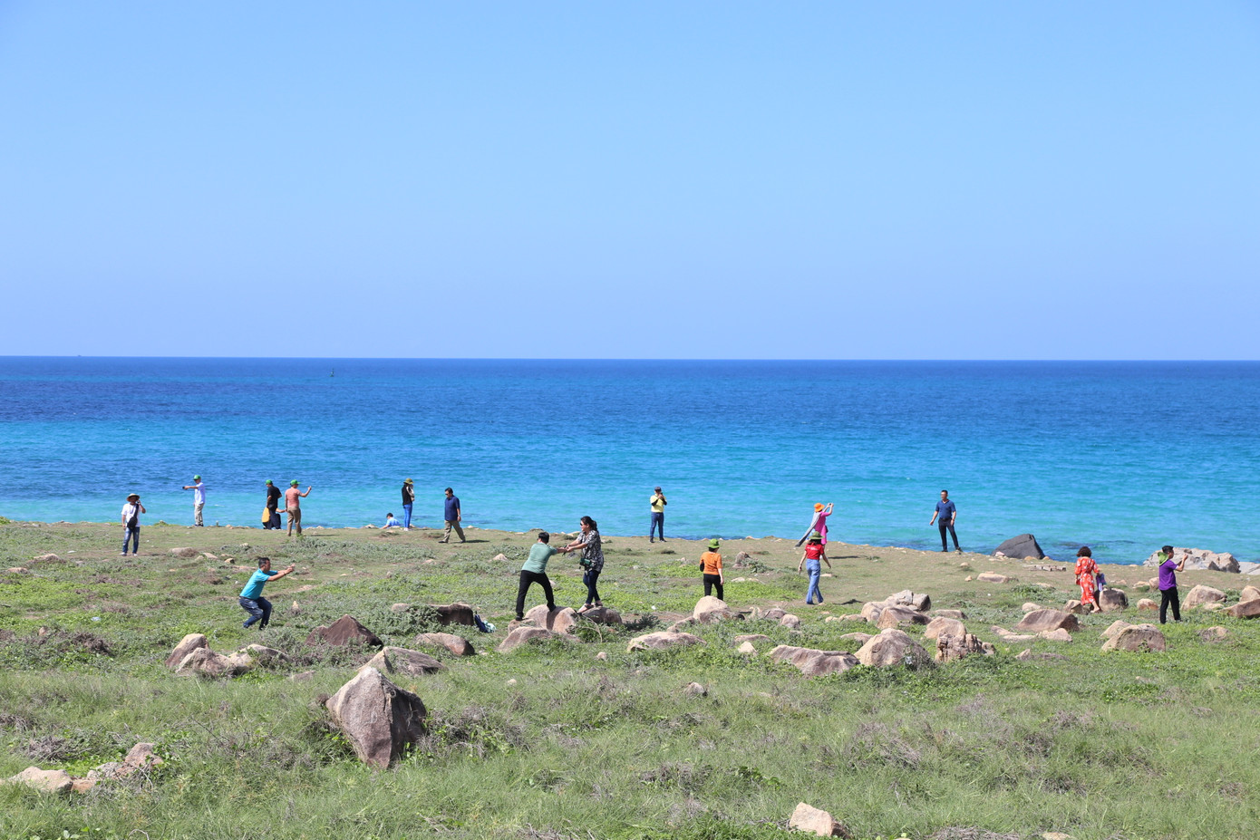 Trước vẻ đẹp hùng vĩ như thiên đường cùng sự thay da đổi thịt, vươn mình phát triển, Côn Đảo ngày càng thu hút du khách trong và ngoài nước tìm đến như một địa chỉ thưởng ngoạn, nghỉ dưỡng lý tưởng.