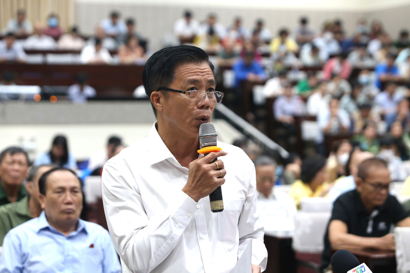 Cử tri quận 4 nêu ý kiến với các đại biểu Quốc hội và HĐND TPHCM. (Ảnh: Ngô Tùng) Cử tri quận 4 nêu ý kiến với các đại biểu Quốc hội và HĐND TPHCM. (Ảnh: Ngô Tùng)