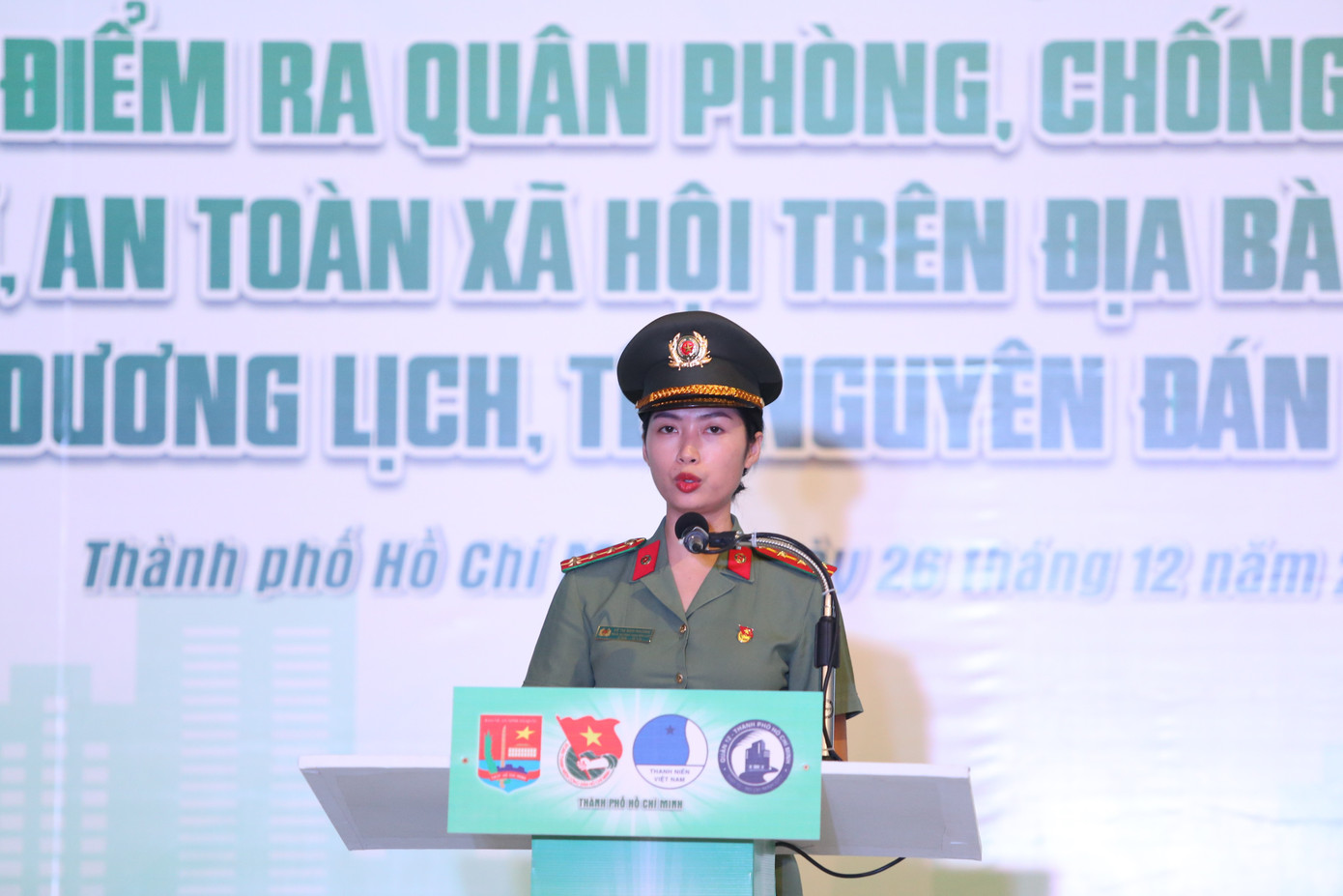 Đại úy Võ Thị Bích Phương phát biểu tại buổi phát động. Ảnh: Ngô Tùng