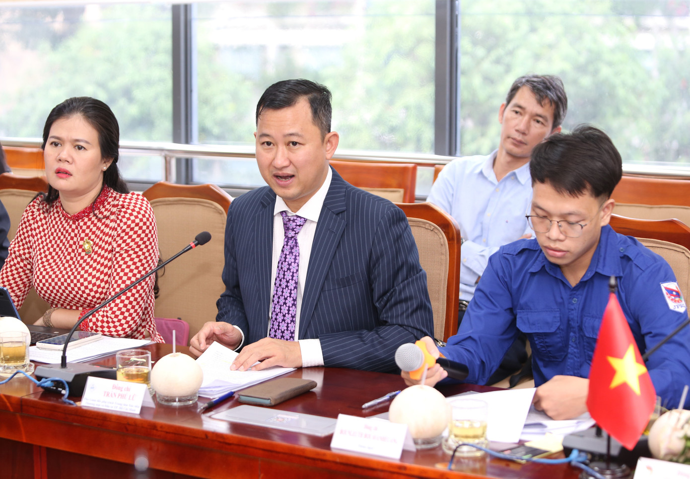 Phó Giám đốc phụ trách Trung tâm xúc tiến thương mại và đầu tư TPHCM Trần Phú Lữ thông tin một số hoạt động đầu tư giữa TPHCM và các địa phương của Lào.