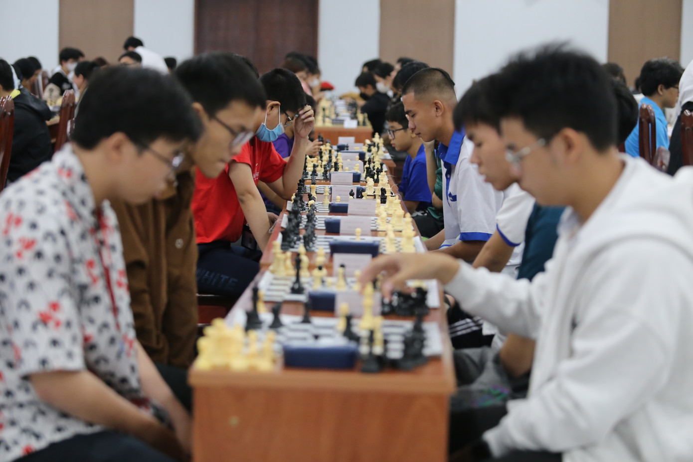 Bạn trẻ tranh tài tại giải Cờ vua các câu lạc bộ cờ mở rộng. Bạn trẻ tranh tài tại giải Cờ vua các câu lạc bộ cờ mở rộng.