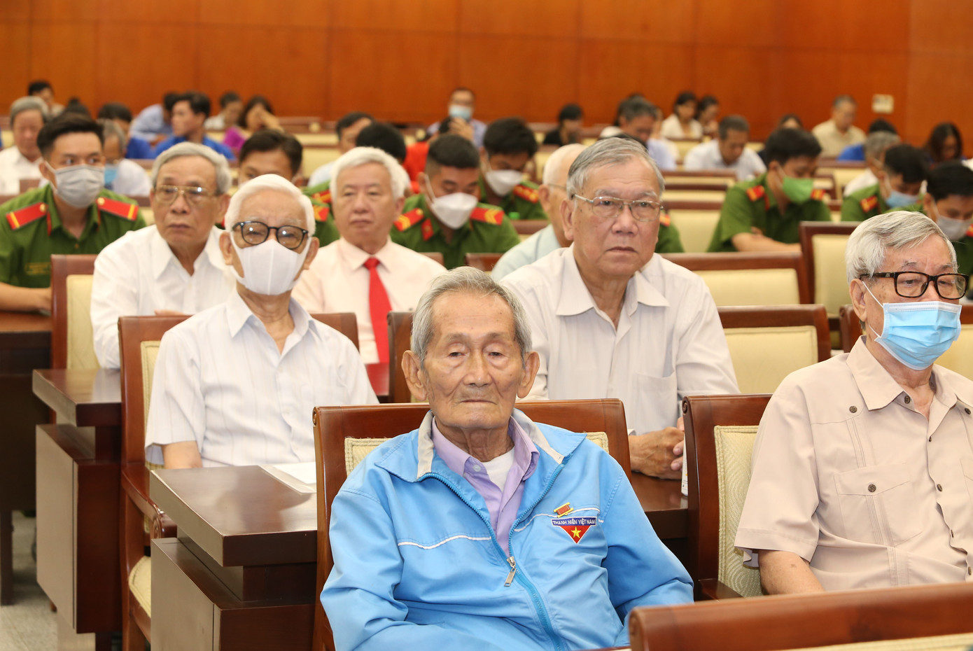 Các vị nhân sĩ trí thức dự buổi họp mặt. Các vị nhân sĩ trí thức dự buổi họp mặt.