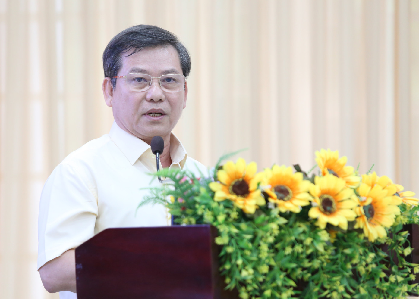 Viện trưởng VKSND tối cao Lê Minh Trí trao đổi về các vấn đề "nóng" cử tri phản ánh. Viện trưởng VKSND tối cao Lê Minh Trí trao đổi về các vấn đề "nóng" cử tri phản ánh.