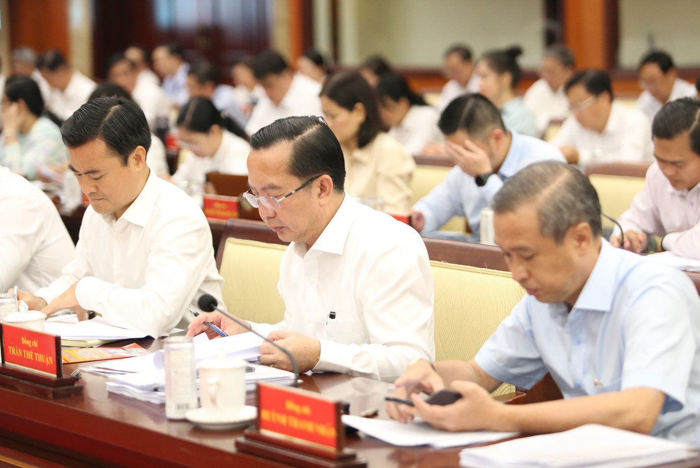 Các thành viên Ban Chấp hành Đảng bộ TPHCM tại hội nghị. Ảnh: Ngô Tùng