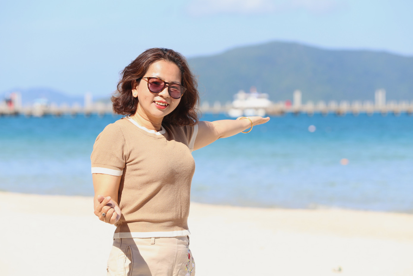 Chính quyền địa phương cũng nỗ lực cải thiện chất lượng sản phẩm, dịch vụ du lịch để đáp ứng ngày một tốt hơn nhu cầu của du khách, góp phần phát triển kinh tế.