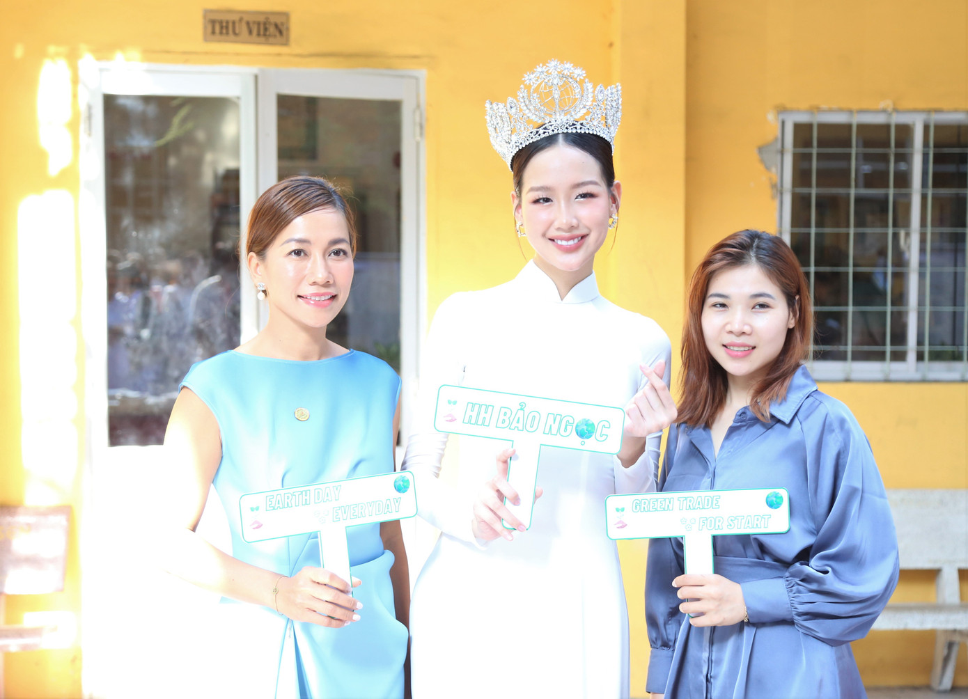 Nàng hậu cũng cho biết, sắp tới cô sẽ tiếp nối hành trình này tại một số điểm trường đại học với việc triển khai nhiều hình thức, mô hình sống xanh khác nhau để lan tỏa nhiều hơn, gia tăng nhận thức của mọi người về môi trường ở Việt Nam. Ngay trước khi thử sức với Hoa hậu Việt Nam 2020, Bảo Ngọc đã quan tâm đến lĩnh vực môi trường khi cùng bạn học thực hiện một dự án ý nghĩa ngay tại chợ nổi Cái Răng quê hương mình. Trưởng thành qua các sân chơi nhan sắc, người đẹp có cơ hội triển khai nhiều dự án, hành động thiết thực cho cộng đồng. Nàng hậu cũng cho biết, sắp tới cô sẽ tiếp nối hành trình này tại một số điểm trường đại học với việc triển khai nhiều hình thức, mô hình sống xanh khác nhau để lan tỏa nhiều hơn, gia tăng nhận thức của mọi người về môi trường ở Việt Nam. Ngay trước khi thử sức với Hoa hậu Việt Nam 2020, Bảo Ngọc đã quan tâm đến lĩnh vực môi trường khi cùng bạn học thực hiện một dự án ý nghĩa ngay tại chợ nổi Cái Răng quê hương mình. Trưởng thành qua các sân chơi nhan sắc, người đẹp có cơ hội triển khai nhiều dự án, hành động thiết thực cho cộng đồng.