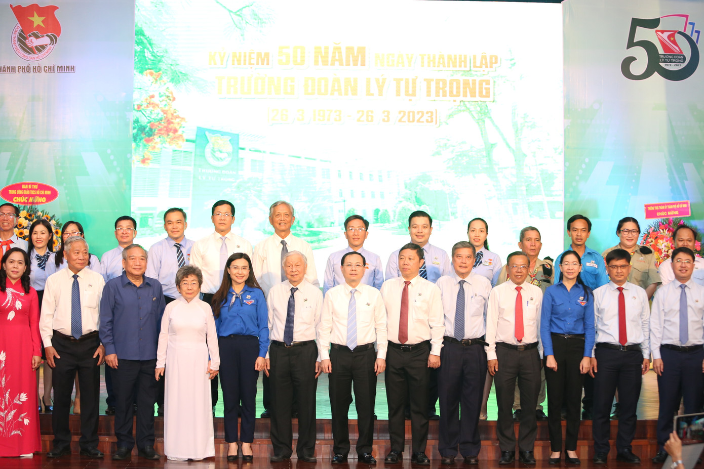 Lãnh đạo T.Ư Đoàn, TPHCM cùng các thế hệ cán bộ lãnh đạo Thành Đoàn, Trường Đoàn.