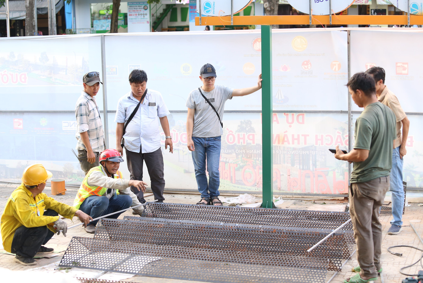 Những hạng mục thi công cuối cùng đang được khẩn trương thực hiện nhằm đảm bảo tiến độ khi thời điểm khánh thành ngày càng đến gần.