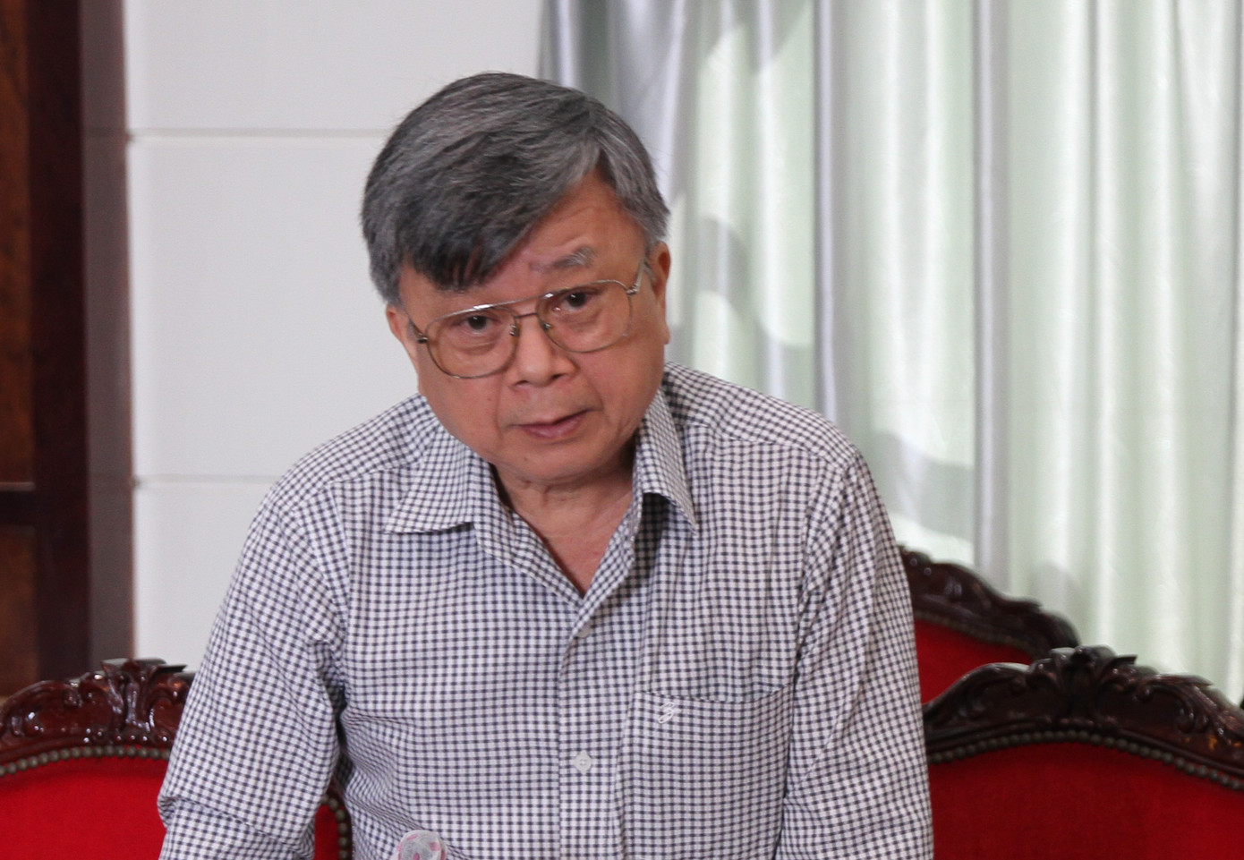 ĐBQH Trương Trọng Nghĩa chất vấn tại buổi giám sát. ĐBQH Trương Trọng Nghĩa chất vấn tại buổi giám sát.