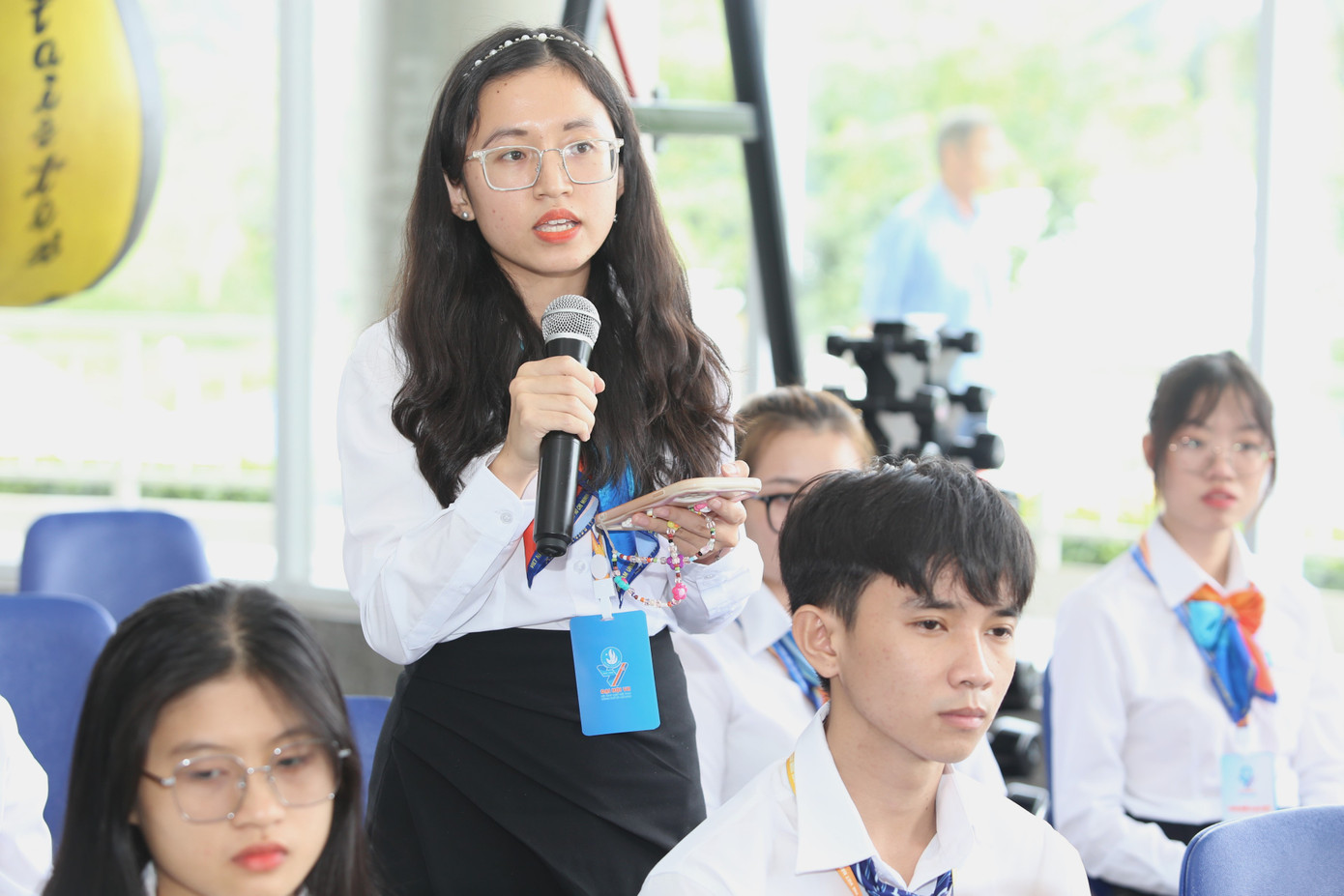 Đại biểu góp ý, trao đổi các vấn đề mình quan tâm tại diễn đàn.