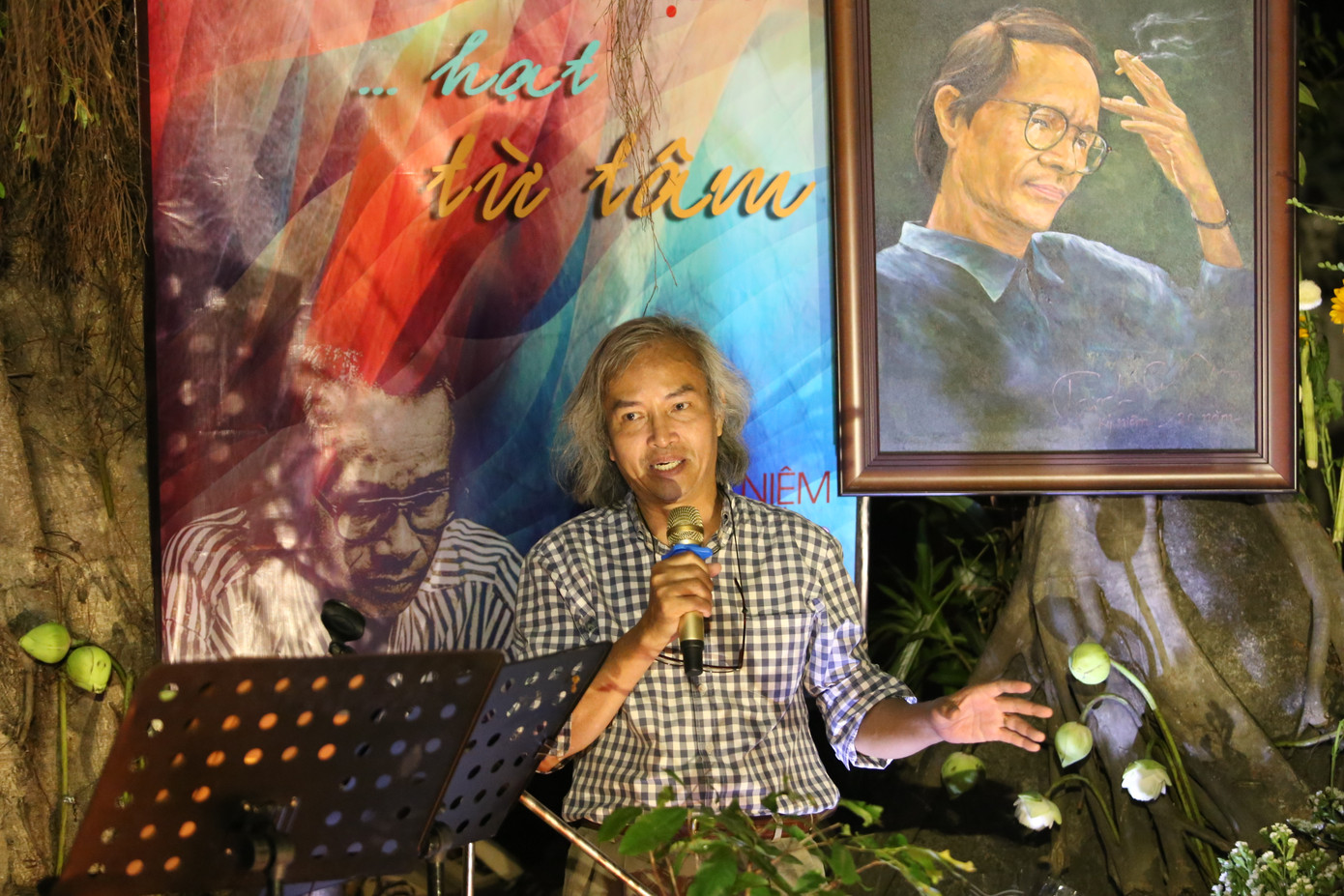 Là người dành nhiều tình cảm và tâm huyết với Trịnh Công Sơn, ông Ngô Hữu Lợi đã duy trì đêm nhạc "Thao thức cùng Trịnh" suốt nhiều năm qua tại mộ phần cố nhạc sĩ để đông đảo nghệ sĩ, bạn trẻ tìm về và chia sẻ sự đồng điệu trong tâm hồn.