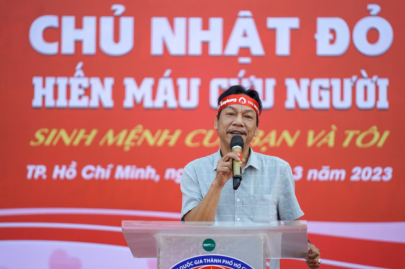 Nhà báo Lê Minh Toản phát biểu tại ngày hội. Ảnh: Phạm Nguyễn