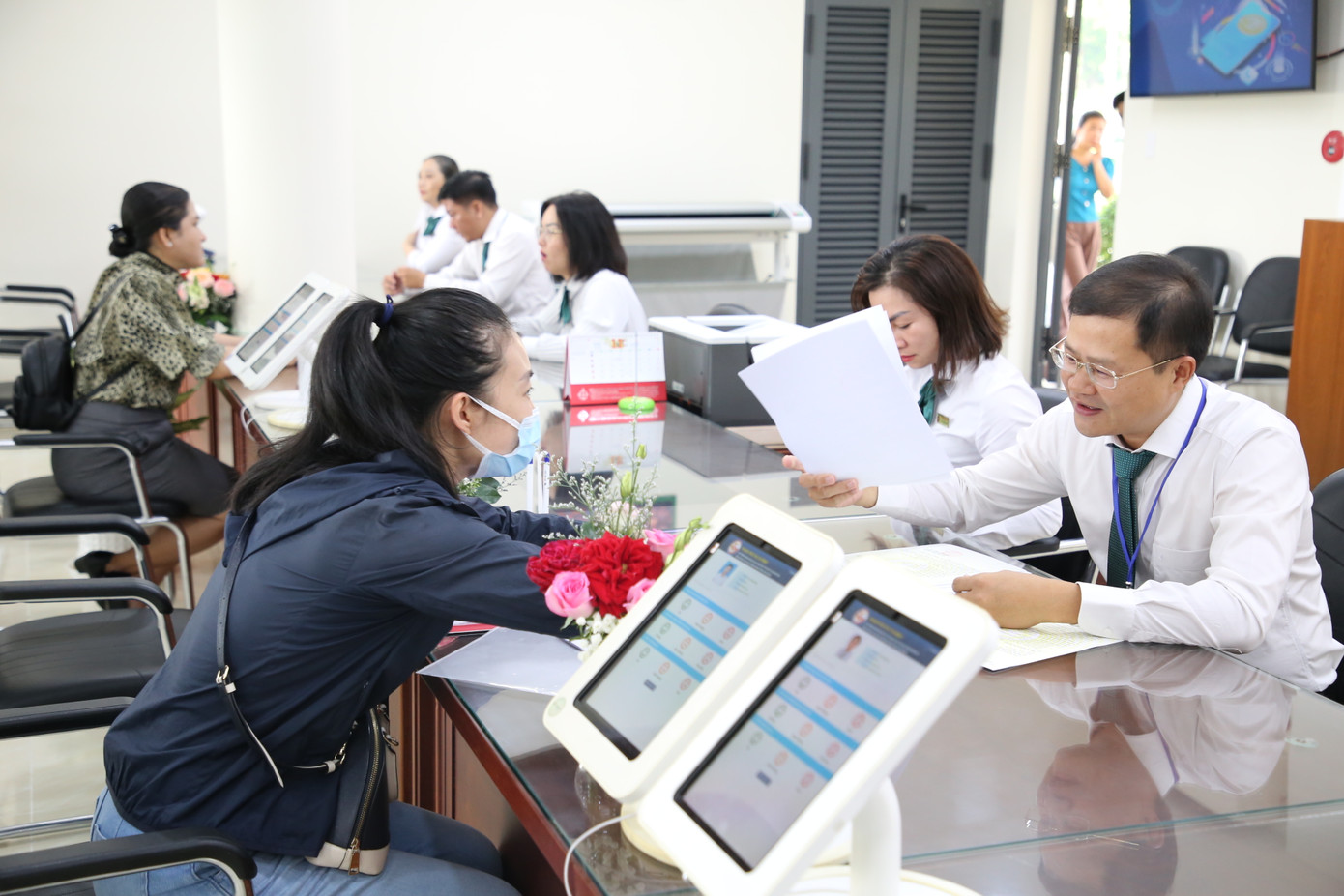 Trung tâm này có chức năng thực hiện cơ chế một cửa, một cửa liên thông trong giải quyết thủ tục hành chính. Ảnh: Ngô Tùng