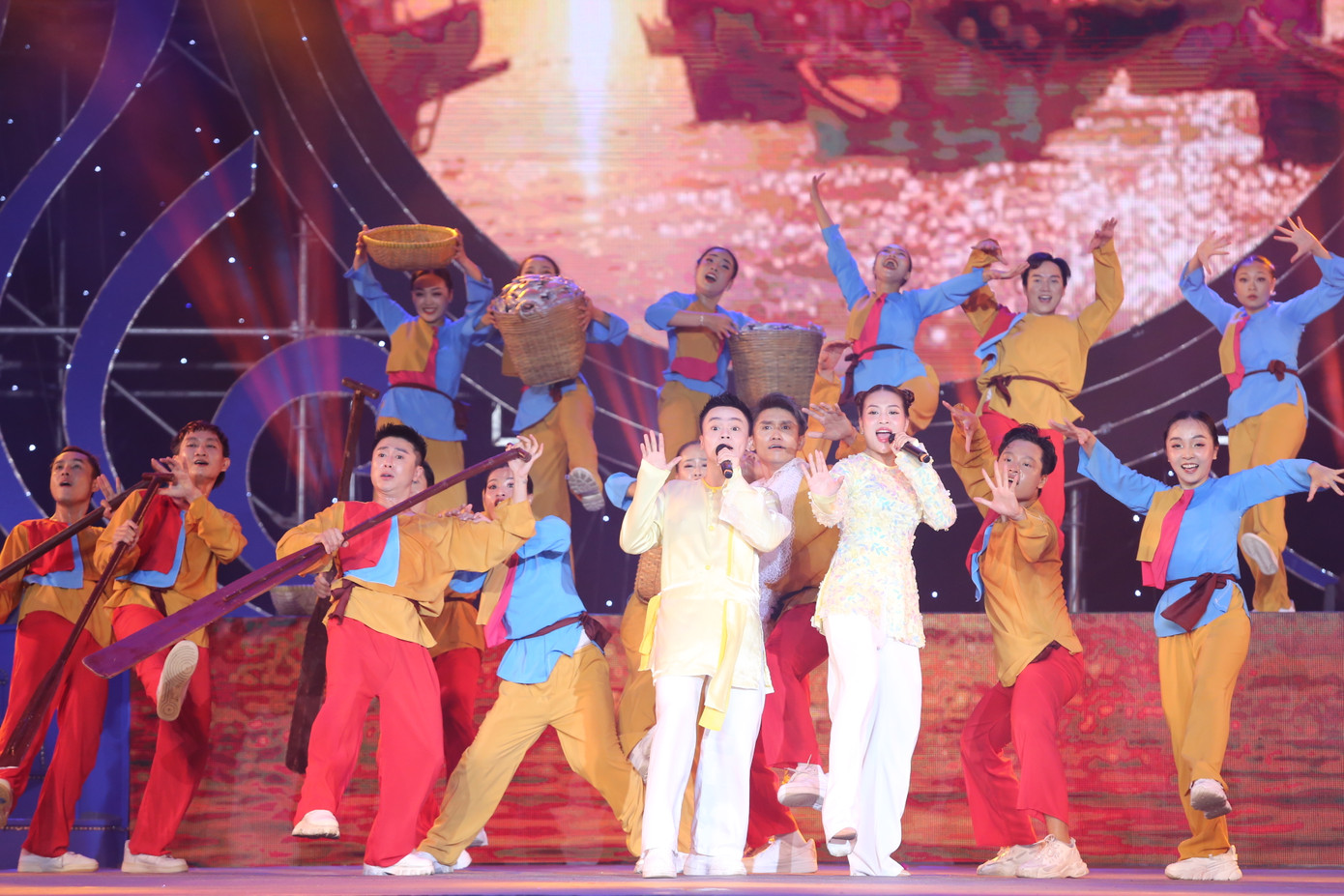 Cho đến ngày nay, lễ hội Nghinh Ông vẫn đóng vai trò quan trọng trong đời sống của người dân Cần Giờ. Cá Ông vẫn là chỗ dựa tinh thần trong những ngày họ lênh đênh trên biển đối mặt với sóng to gió lớn. Cho đến ngày nay, lễ hội Nghinh Ông vẫn đóng vai trò quan trọng trong đời sống của người dân Cần Giờ. Cá Ông vẫn là chỗ dựa tinh thần trong những ngày họ lênh đênh trên biển đối mặt với sóng to gió lớn.