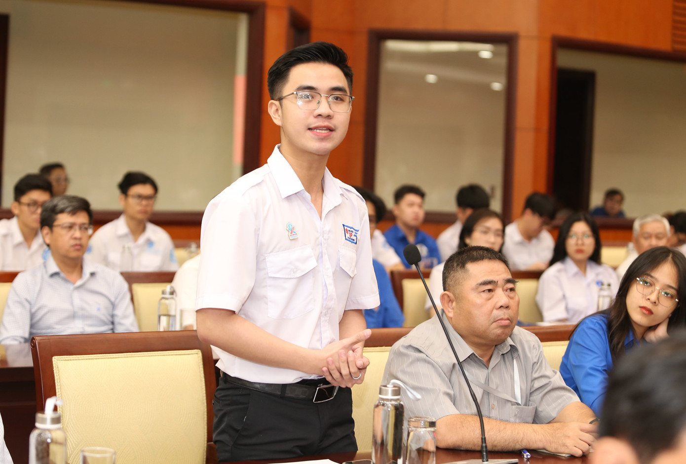 Lập Phúc trao đổi với lãnh đạo thành phố.