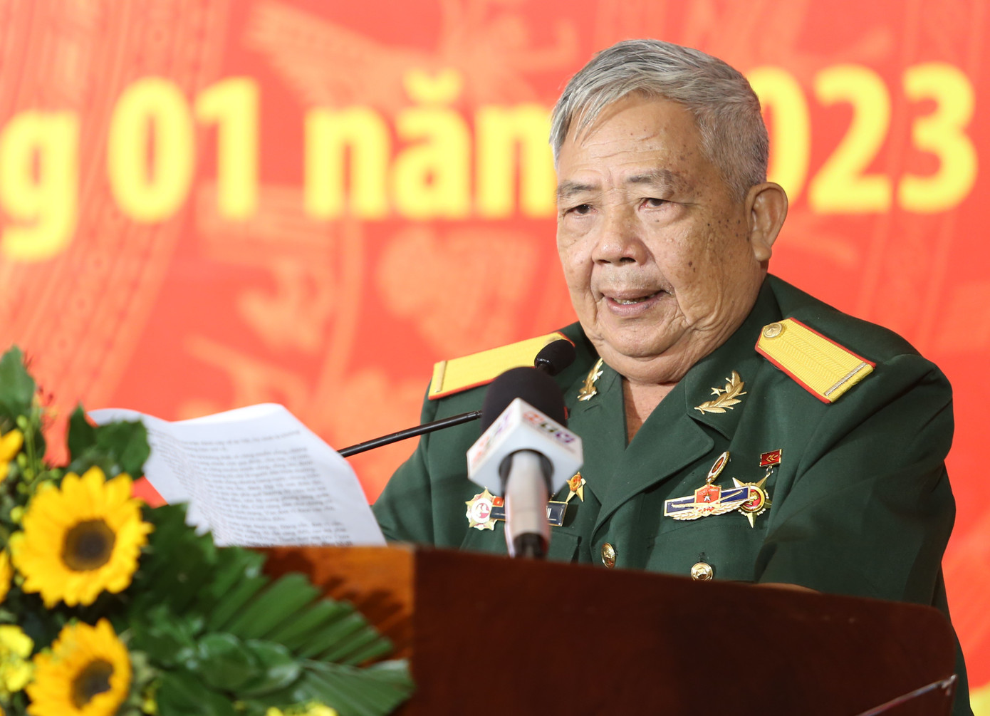 Cựu chiến sĩ Biệt động Phan Văn Hôn chia sẻ những kỷ niệm chiến đấu Xuân Mậu Thân.