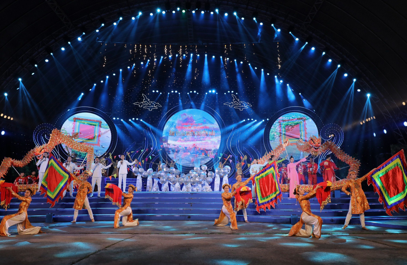 Đoàn lân sư rồng biểu diễn khai hội Nghinh Ông - Cần Giờ. Đoàn lân sư rồng biểu diễn khai hội Nghinh Ông - Cần Giờ.